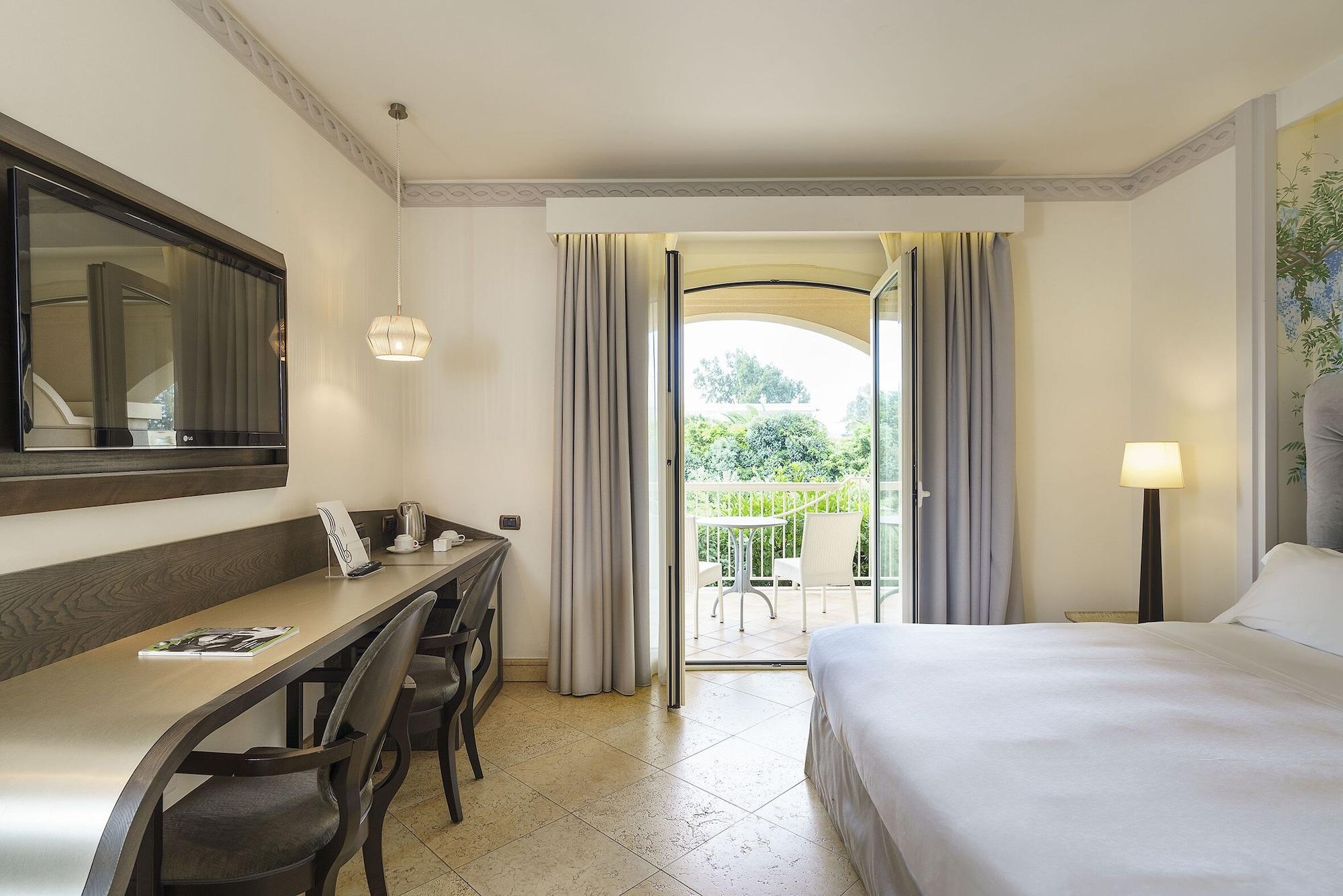 Palace Luxury Hotel