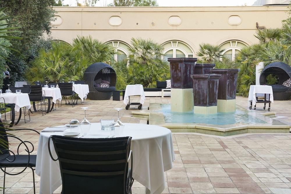 Palace Luxury Hotel