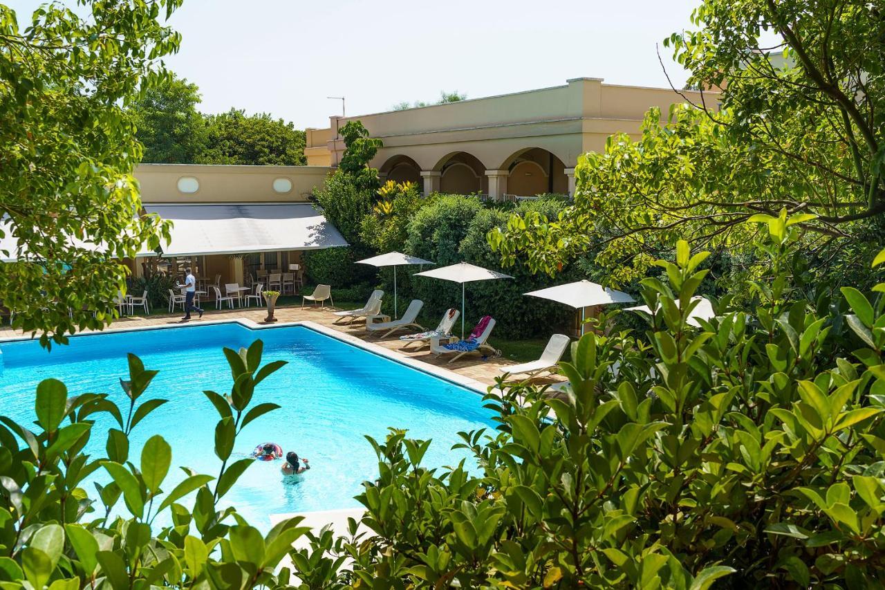 Palace Luxury Hotel 5*
