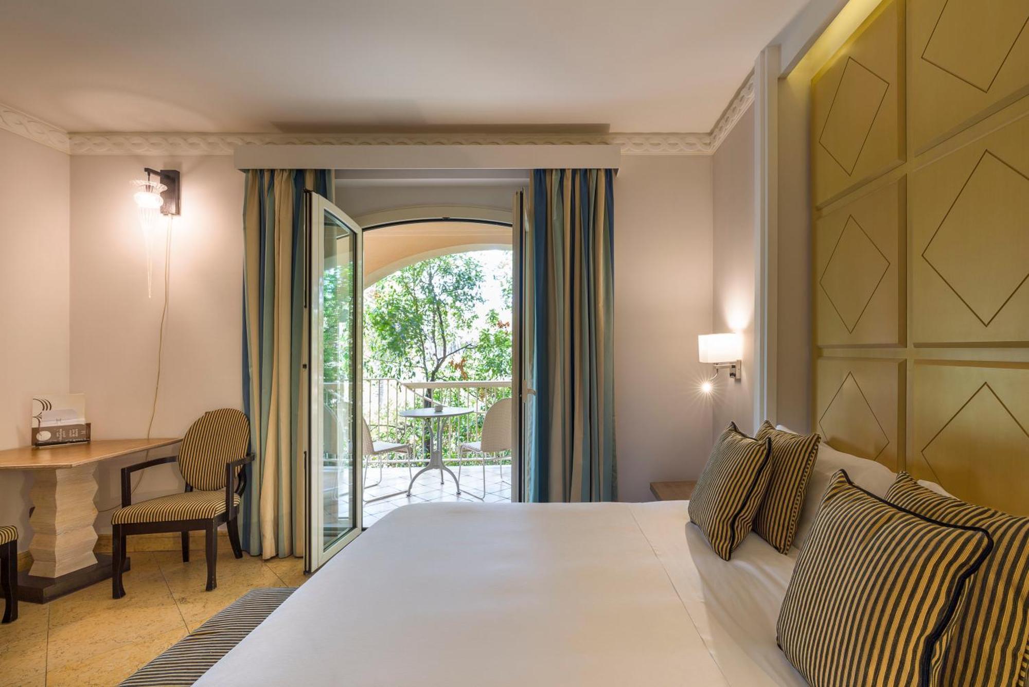 Palace Luxury Hotel